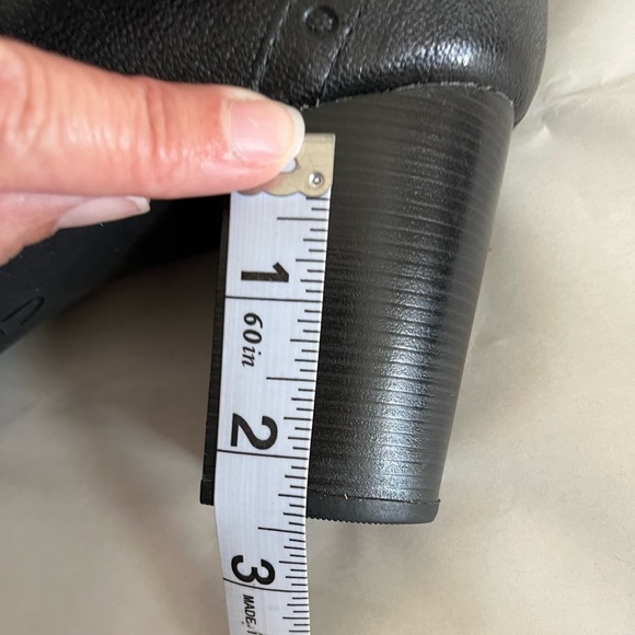 Clark’s Indigo Town Classic Preppy Black Leather Kiltie Loafer Pumps Womens 9.5M - Picture 15 of 15